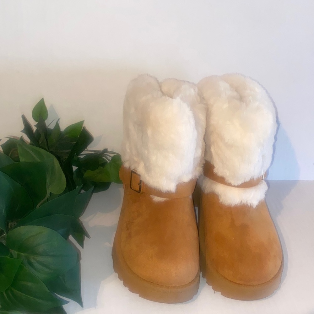 Women’s Suede Faux-Fur Clog Boot in Tan